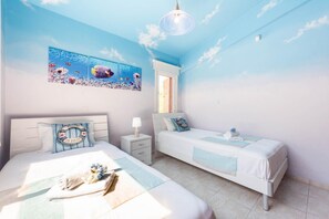 3 bedrooms, iron/ironing board, WiFi - Villa Tequila Sunrise (Coral Bay)