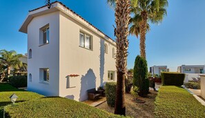 Exterior - Villa Roker by Ezoria Villas (Coral Bay)