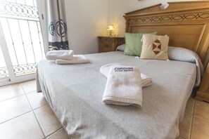 3 slaapkamers, een strijkplank/strijkijzer, gratis wifi, beddengoed