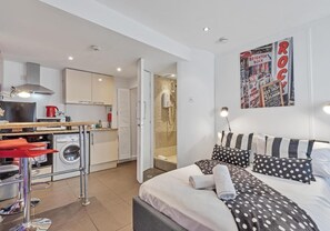 Iron/ironing board, free WiFi, bed sheets