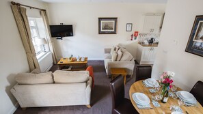 TV - A sudeley castle cottage that sleeps 4 guests  in 2 bedrooms (Cheltenham)