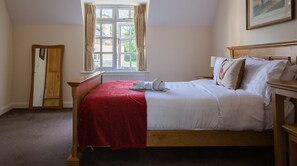 2 bedrooms, iron/ironing board, travel cot, free WiFi
