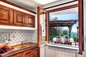 Frigorífic, forn, placa de cuina i rentaplats 