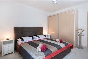 3 chambres, accès au Wi-Fi (inclus), literie fournie