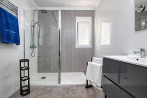 Shower, towels - Casa Penney - Denia, Costa Blanca (Denia)