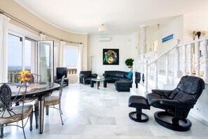 TV, fireplace, video-game console, DVD player - Casa Penney - Denia, Costa Blanca (Denia)