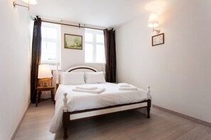 2 habitaciones, tabla de planchar con plancha, wifi y ropa de cama 