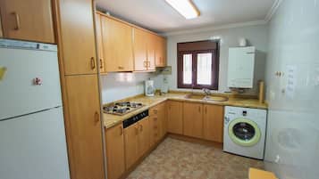 Frigorífic, microones, forn i placa de cuina