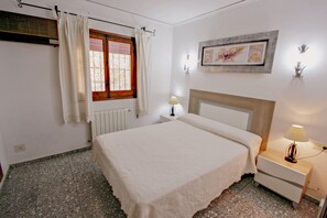 3 bedrooms, WiFi, bed sheets