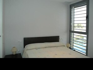 2 chambres, fer et planche Ă repasser