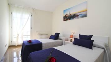 3 bedrooms, iron/ironing board, free WiFi, bed sheets
