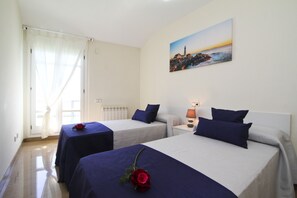 3 bedrooms, iron/ironing board, free WiFi, bed sheets