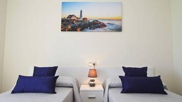 3 slaapkamers, een strijkplank/strijkijzer, gratis wifi, beddengoed