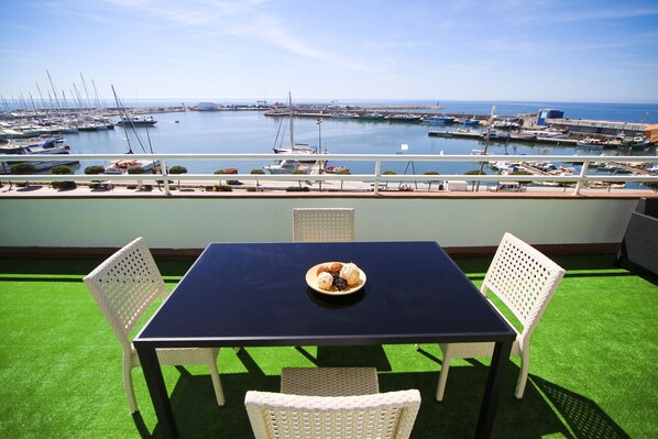 Outdoor dining - PORTMARINA Penthouse Port Views (Cambrils)