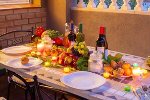 Outdoor dining - FLANDES Villa piscina jardín privado, Wifi gratis (Miami Playa)