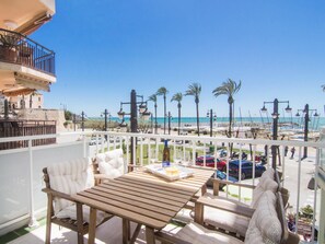 屋外ダイニングエリア