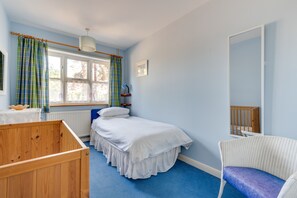 4 bedrooms, iron/ironing board, free WiFi, bed sheets