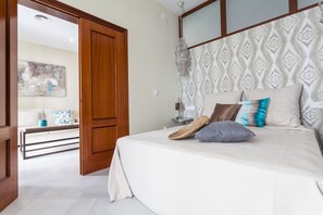 2 bedrooms, iron/ironing board, Internet
