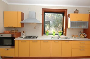 Fridge, microwave, oven, stovetop