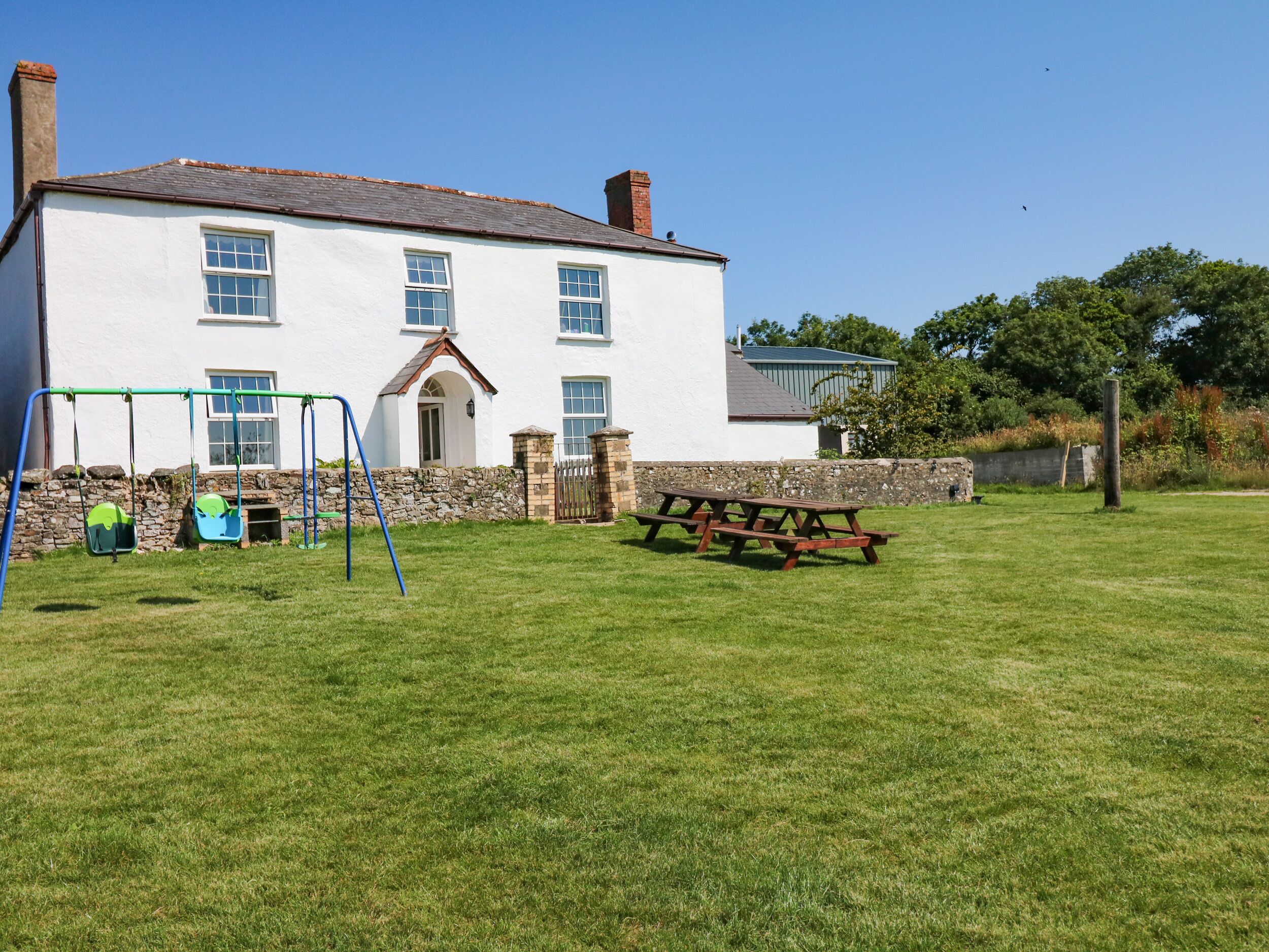 THE BARTON, pet friendly, with open fire in Bideford