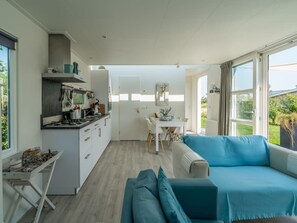 TV, DVD player - Beautiful light and spacious chalet with 'Beachstyle' furnishing. (BURGH-HAAMSTEDE)