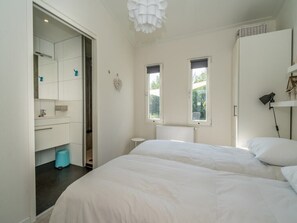 2 bedrooms - Beautiful light and spacious chalet with 'Beachstyle' furnishing. (BURGH-HAAMSTEDE)