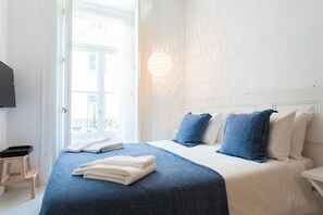 4 bedrooms, iron/ironing board, WiFi, bed sheets - JOIVY Exclusive 4BR home w/3 workspaces&garden in Baixa (Lisboa)