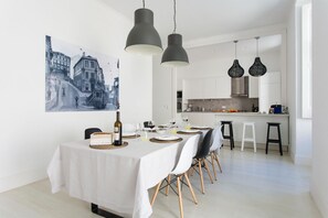 Dining - JOIVY Exclusive 4BR home w/3 workspaces&garden in Baixa (Lisboa)