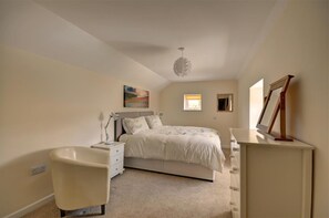 2 bedrooms, iron/ironing board, bed sheets