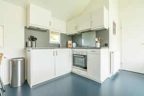 Geladeira, fogão, cooktop, cafeteira/chaleira