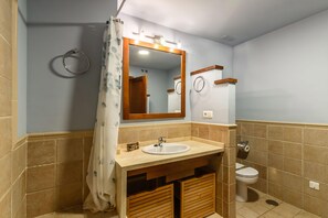 Bathtub, hair dryer, towels