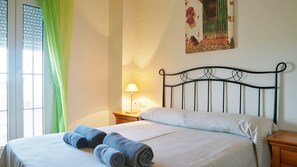 2 slaapkamers, een strijkplank/strijkijzer, gratis wifi, beddengoed