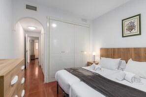 1 dormitorio, tabla de planchar con plancha, wifi gratis y ropa de cama