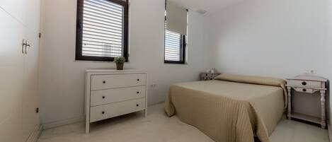 2 chambres, fer et planche Ă repasser, Wi-Fi, literie fournie