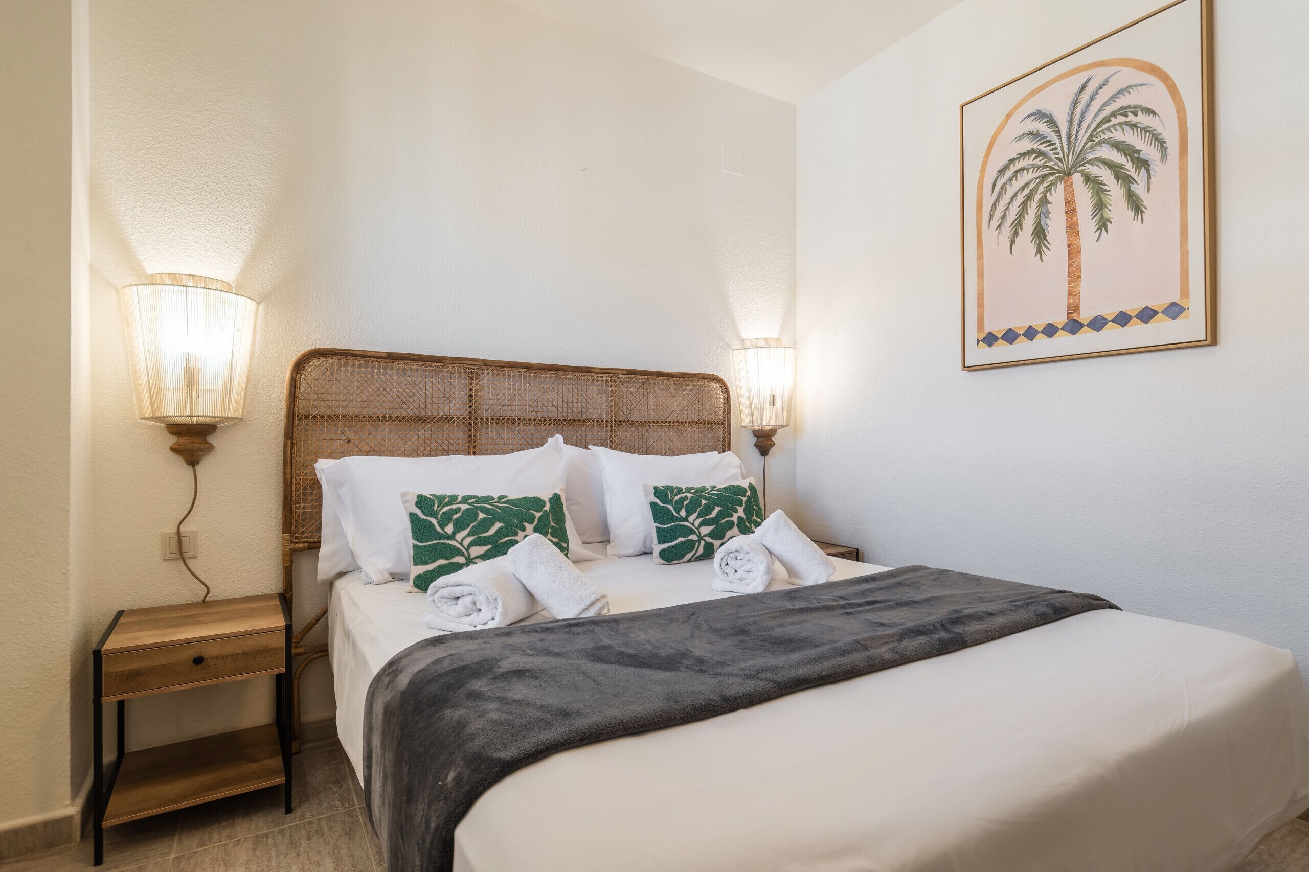 2 slaapkamers, een strijkplank/strijkijzer, gratis wifi, beddengoed