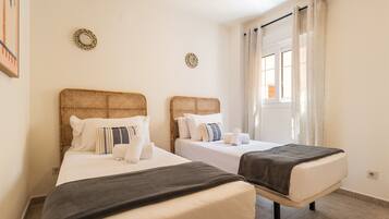 2 bedrooms, iron/ironing board, free WiFi, bed sheets
