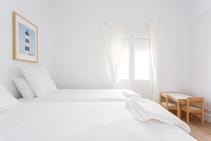 4 bedrooms, iron/ironing board, free WiFi, bed sheets - FARO Family Home by Cadiz4Rentals (Cádiz)