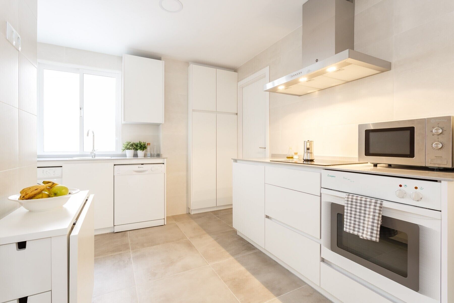 冰箱、微波炉、烤箱、洗碗机