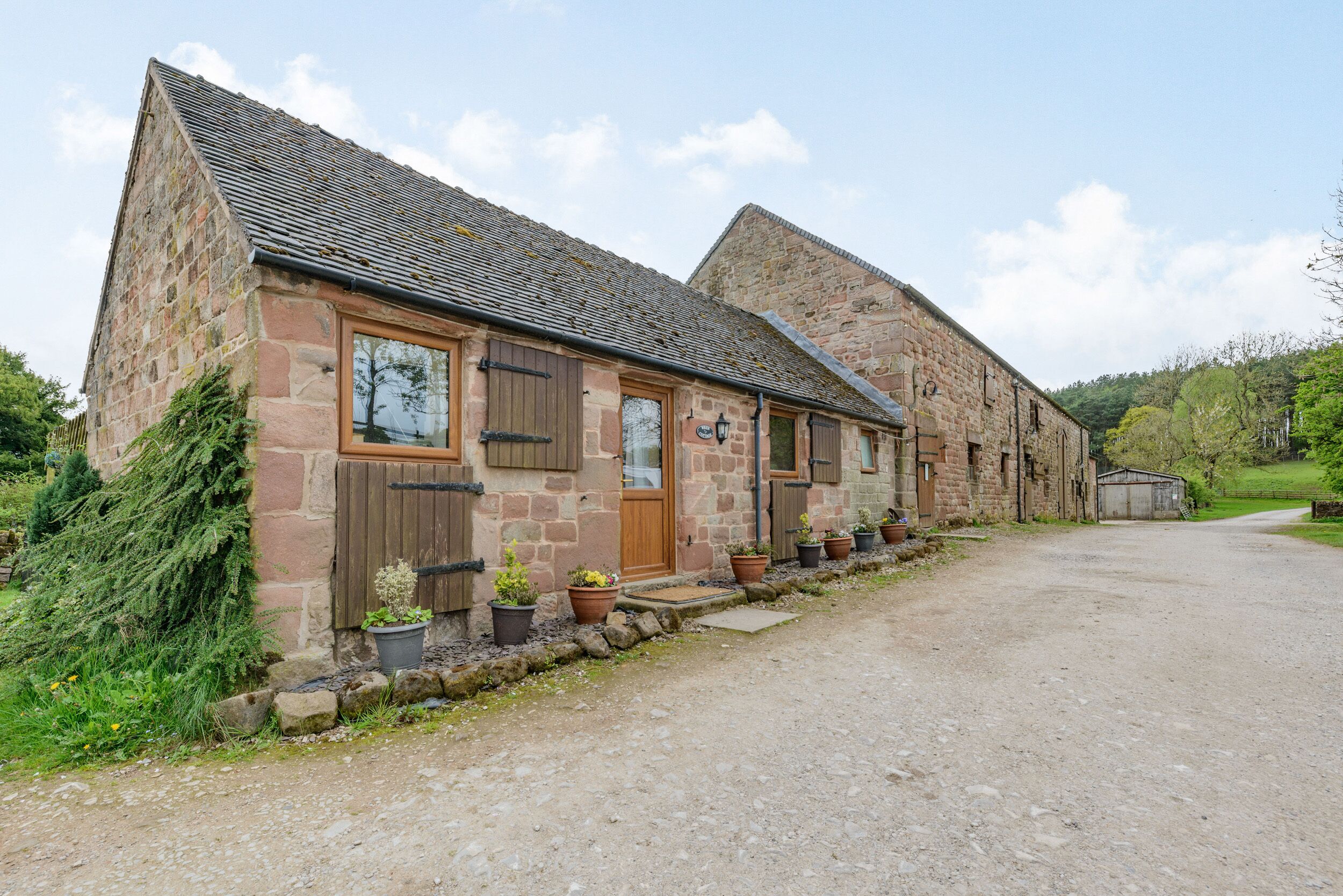 WREN COTTAGE, family friendly, with a garden in Rudyard Lake