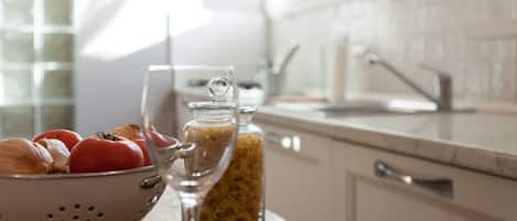 Stovetop, coffee/tea maker, toaster