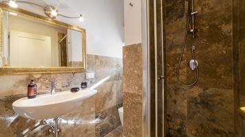 Shower, hair dryer, bidet, towels