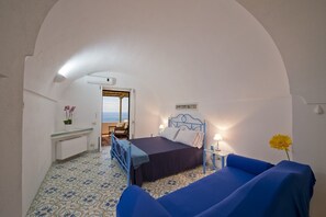 2 bedrooms, iron/ironing board, travel crib, free WiFi - Casa Sunset - Panoramic terrace overlooking Positano and Capri (Praiano)