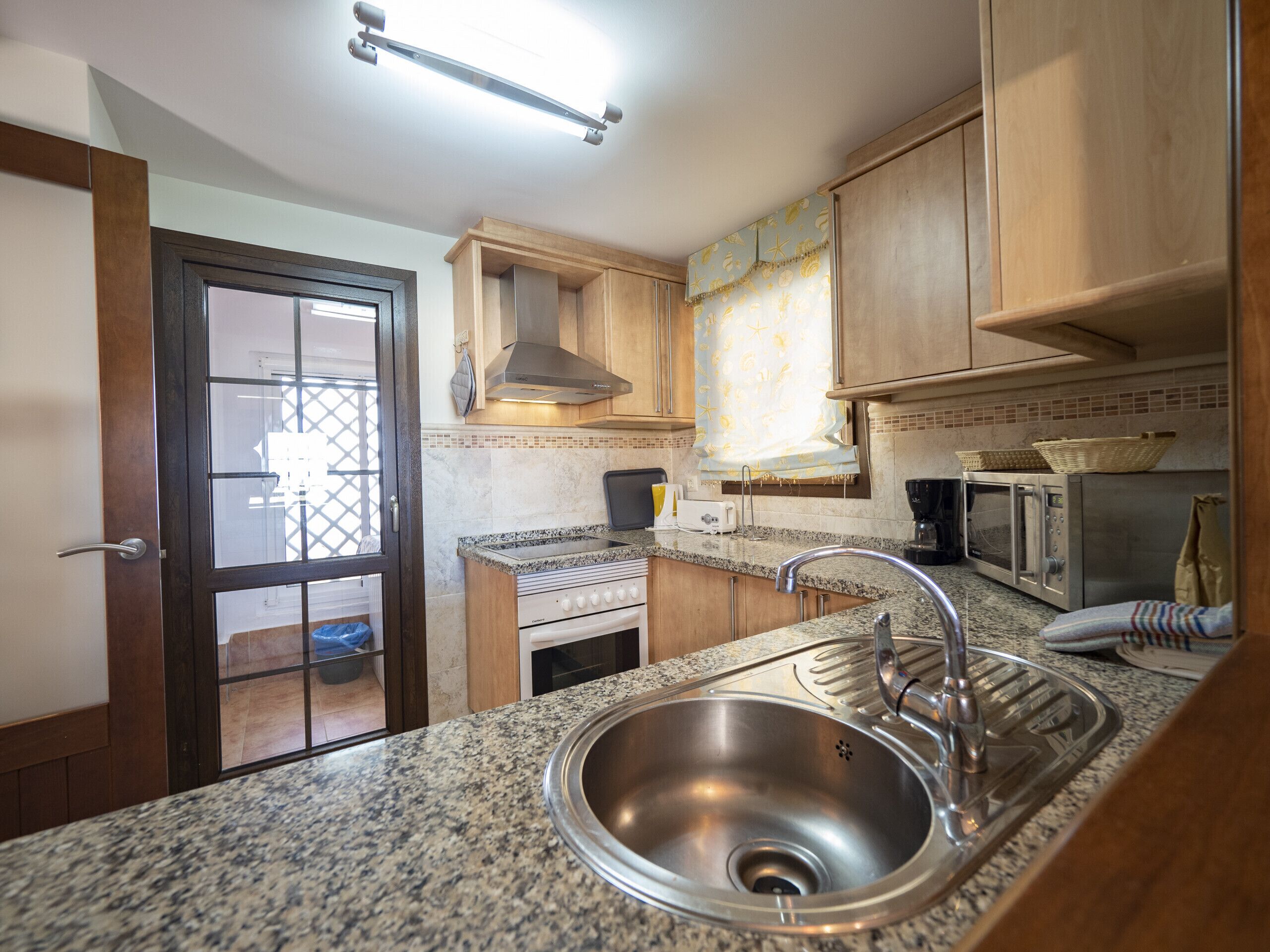 Kjøleskap, mikrobølgeovn, ovn og oppvaskmaskin