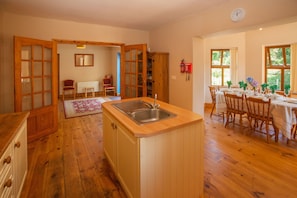Interior - Cottage 182 - Letterfrack - sleeps 12 guests  in 6 bedrooms (Letterfrack)