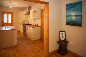 Kjøleskap, mikrobølgeovn, ovn og oppvaskmaskin