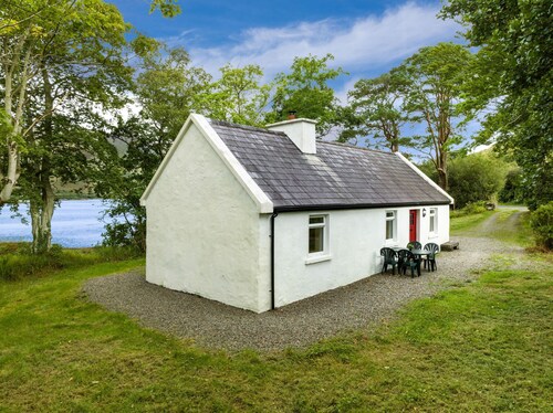 Cottage 194 - Leenane - sleeps 4 guests  in 2 bedrooms