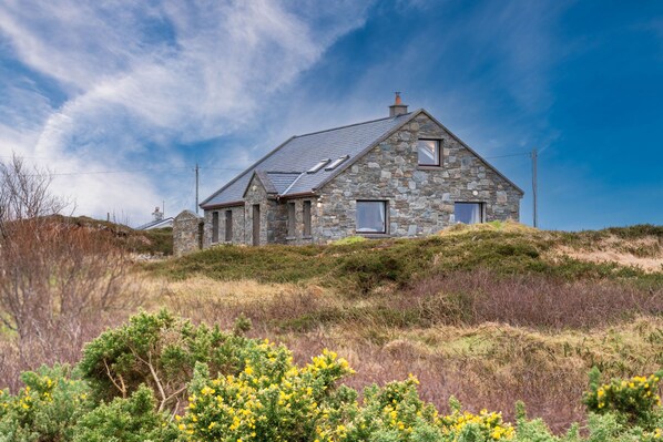 Exterior - Cottage 118 - Cleggan - sleeps 7 guests  in 3 bedrooms (Cleggan)