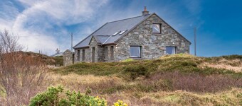 Cottage 118 - Cleggan - sleeps 7 guests  in 3 bedrooms