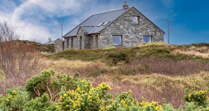 Cottage 118 - Cleggan - sleeps 7 guests in 3 bedrooms