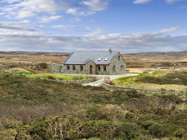 Exterior - Cottage 118 - Cleggan - sleeps 7 guests  in 3 bedrooms (Cleggan)